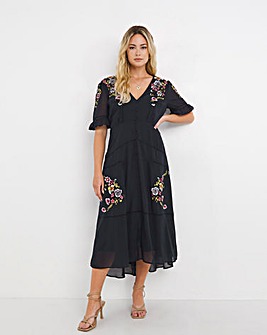 Hope & Ivy Claudine Embroidered Dress