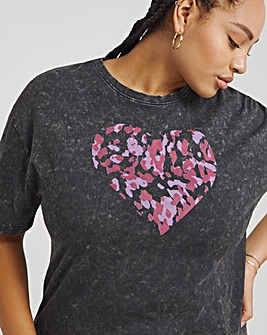 Acid Wash Heart Graphic T-Shirt