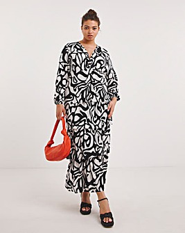 Mono Print Tiered Plisse Maxi Dress