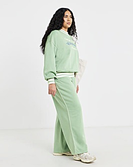 Sport Trim Wide Leg Jogger