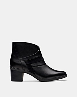 Clarks Shaya Sky Leather Boot Wide Fit