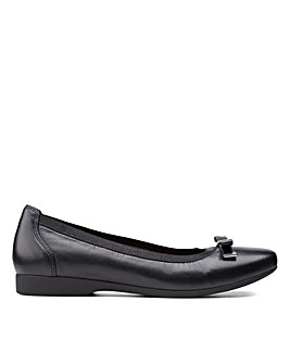 Clarks Unstructured Un Darcey Bow Standard Fitting Shoes
