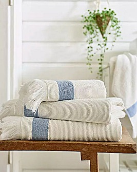The Lyndon Company Oakwood Ridge Textured Fringed Towel