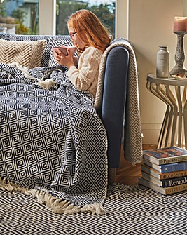 Woven Diamond Indoor/Outdoor Throw