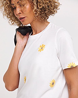 White Crew Neck Flower Embroidered T-Shirt