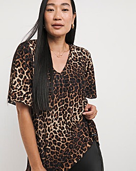 Leopard Print Plisse V Neck Longline Top