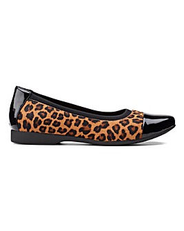 Clarks Un Darcey Cap2 Leopard Print Ballerina Shoes Standard D Fit