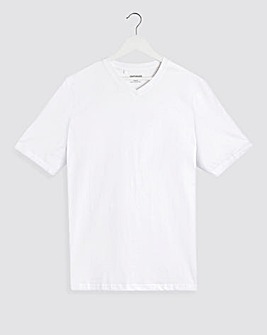 White V-Neck T-shirt Regular