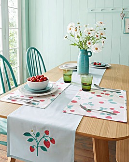 Catherine Lansfield Strawberry Garden Runner