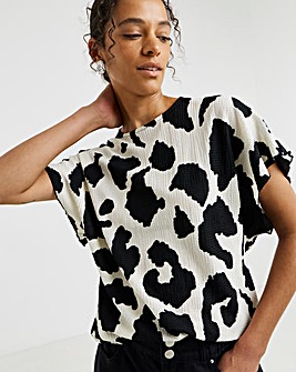 Flutter Sleeve Textured Top
