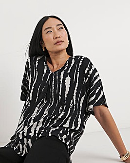 Printed Crinkle Short Sleeve Tunic Top - Mono Print