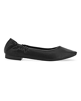 Ceto Square Toe Flat Shoes Wide Fit