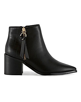 wide flat ankle boots