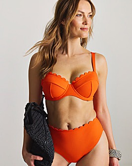 MAGISCULPT Scallop Bikini Bottoms