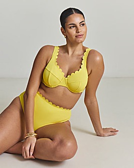 MAGISCULPT Medium Control Scallop Edge Bikini Bottoms