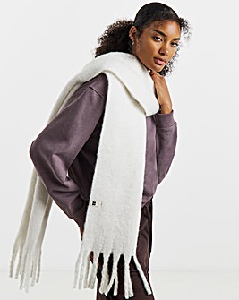 Sweaty Betty Soft Cloud Tassle Scarf