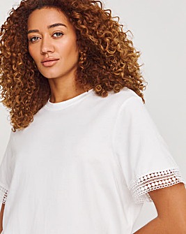 White Lace Trim Short Sleeve Longline Top