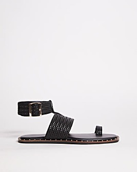 Leather Interweave Toe Ring Sandal EEE Fit