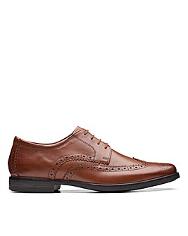Clarks Howard Wing Standard Fitting Shoes