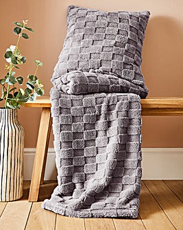 Gray & Osbourn Chequerboard Fleece Throw