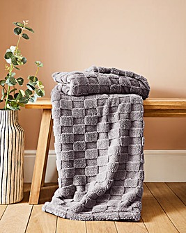 Gray & Osbourn Chequerboard Fleece Throw