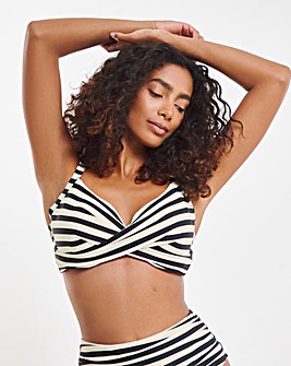 MAGISCULPT Twist Front Wired Bikini Top