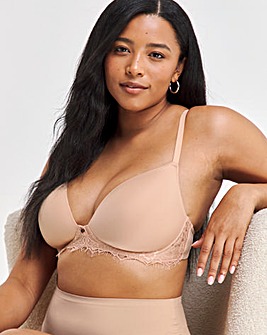 Smoothing Non Wired Padded Bra With Lace Detail