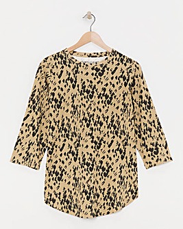 Animal Print 3/4 Sleeve Curved Hem Longline Top