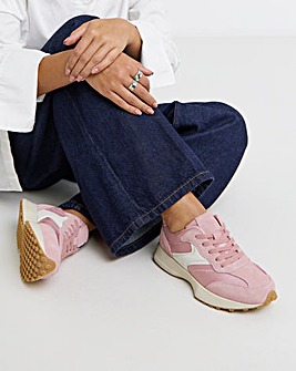 Akira Retro Runner Trainer - Wide Fit (E)