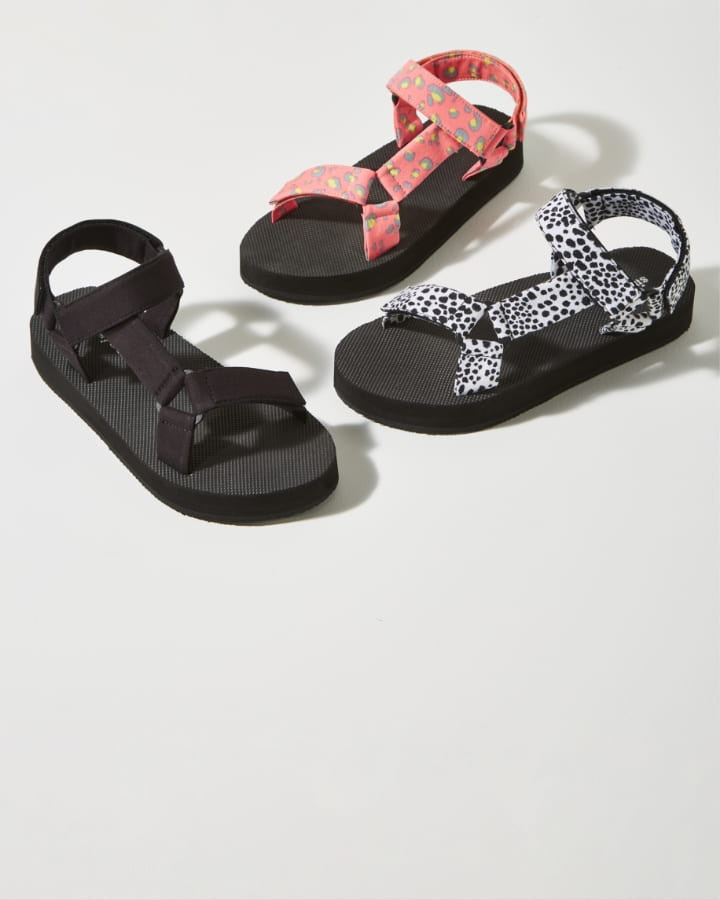 Sandals in 3 colours