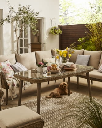 Shop garden